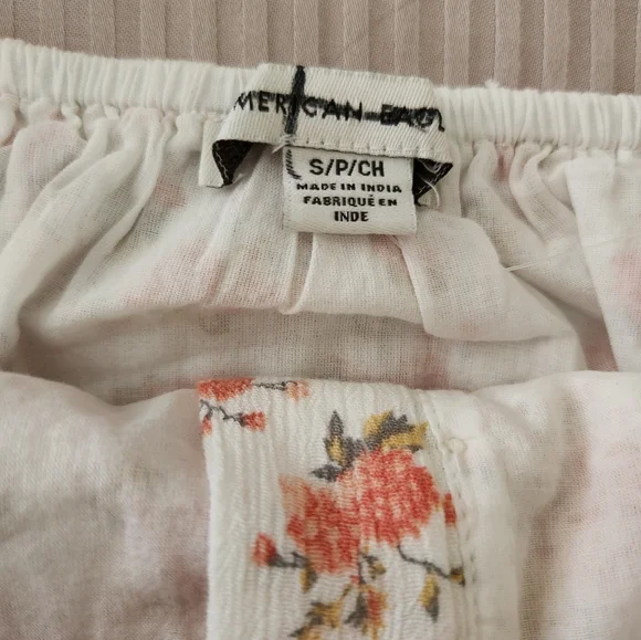 Small American Eagle floral Crop Top - Picture 11 of 13